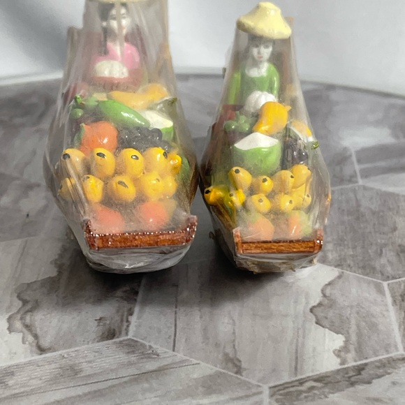 Mini Floating Market Boat Figurines w/ Fruit & Sellers – Set of 2, 7” Long Thai - Picture 3 of 9